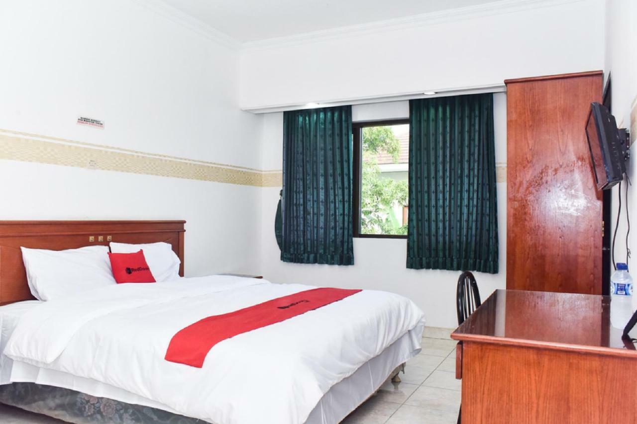 Reddoorz Near Lenmarc Mall Surabaya Pradahkalikendal Exterior foto